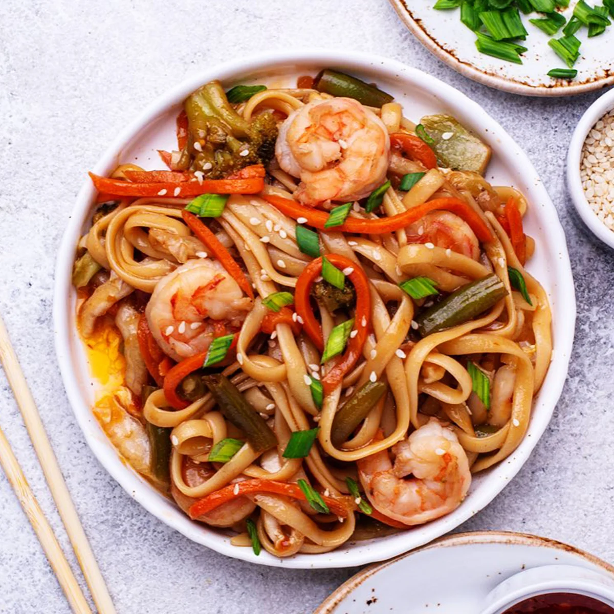 Yakisoba Camarão — Ziron Sushi